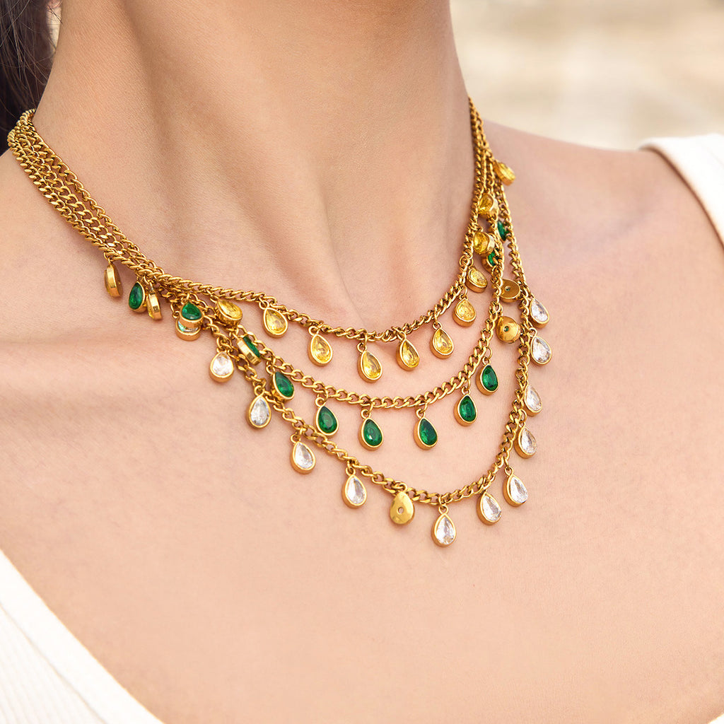 Mira gold necklace with a striking oval silver-toned pendant, 316L stainless steel — Crown Crest Jewel